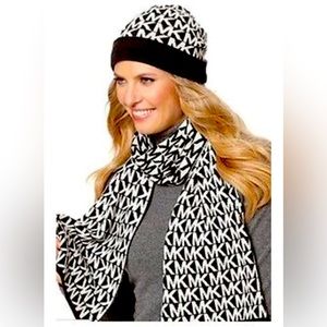 MICHAEL KORS BLACK & WHITE SCARF  HAT  and gloves GIFT SET IN BOX